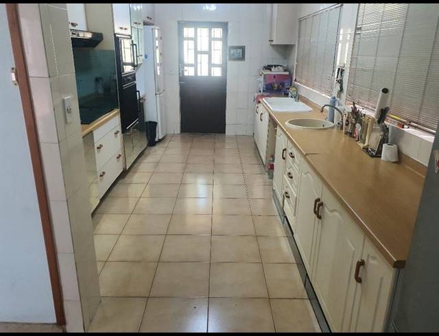 5 BEDROOM HOUSE FOR SALE IN LA LUCIA RIDGE